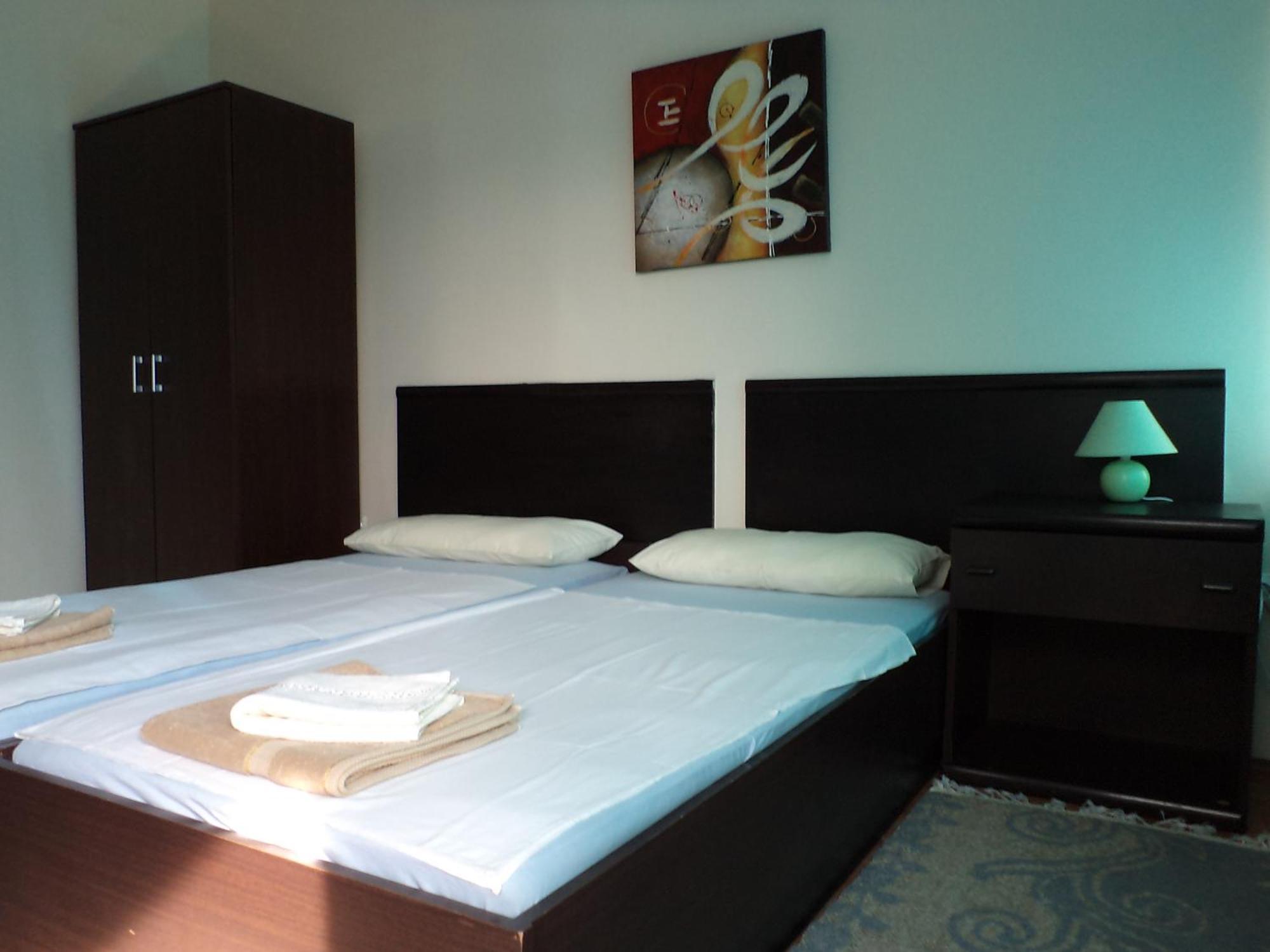 Motel Le Village Скопье Экстерьер фото