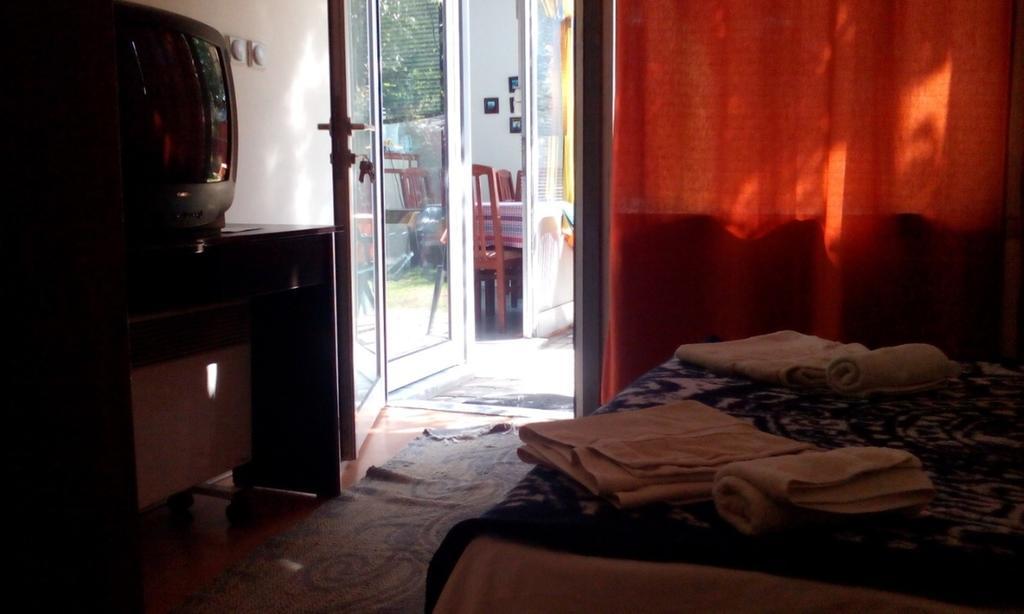 Motel Le Village Скопье Экстерьер фото