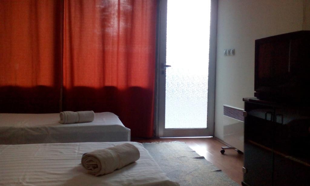 Motel Le Village Скопье Экстерьер фото
